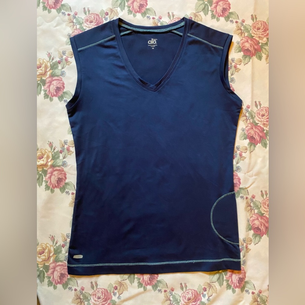 Women’s medium, blue, sleeveless running shirt from Alo